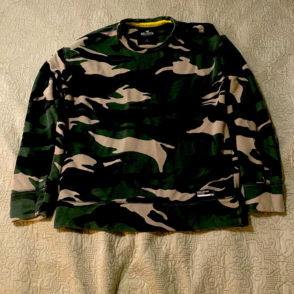 Hollister men’s pullover sweatshirt size S.